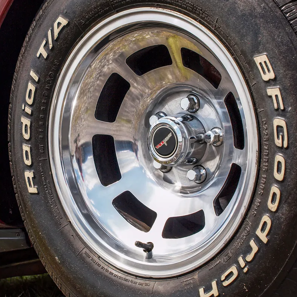 C3 1980-1982 Corvette Reproduction YJ8 Aluminum Wheel Set W/Hardware