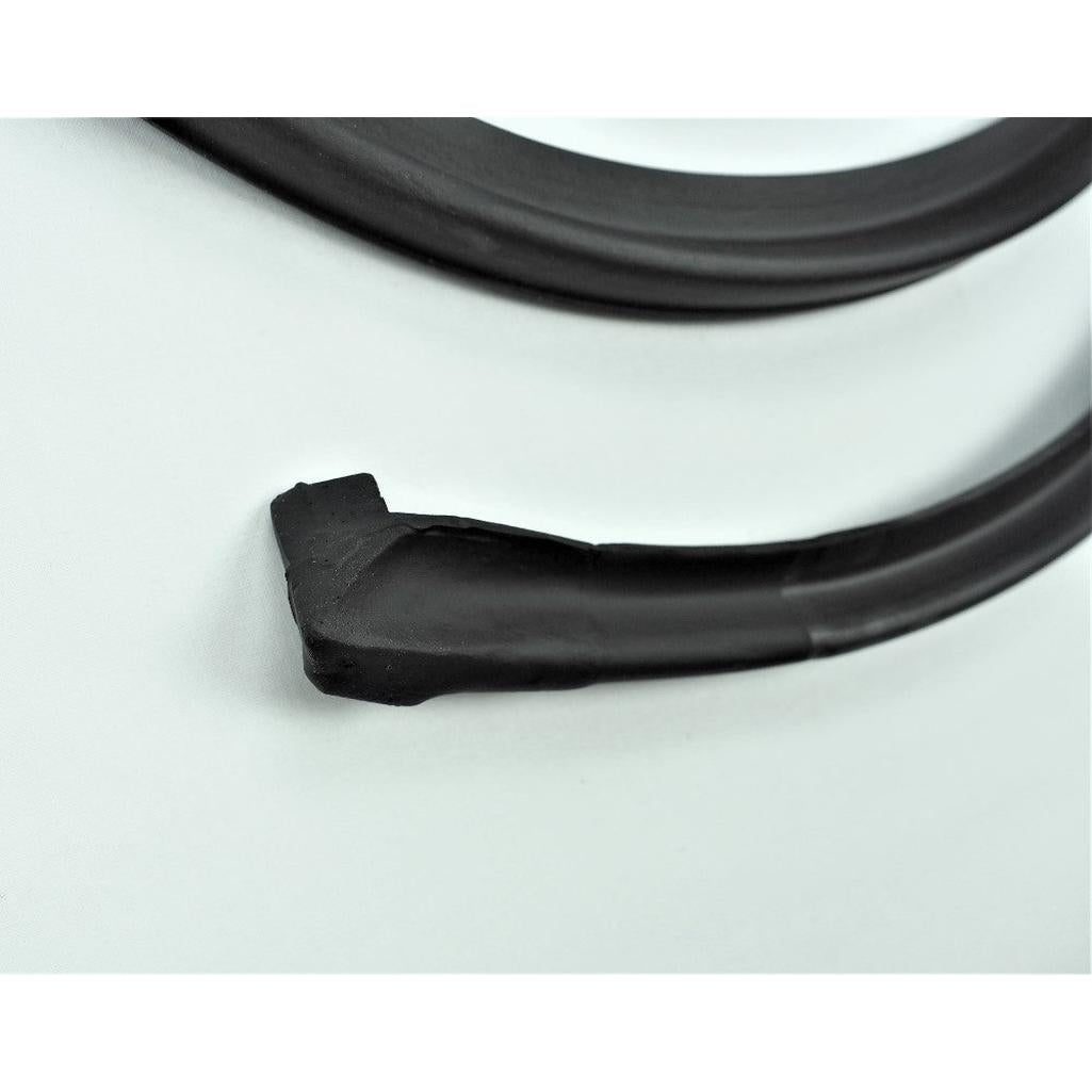 C1 1956-1958 Corvette Door Main Weatherstrip - RH