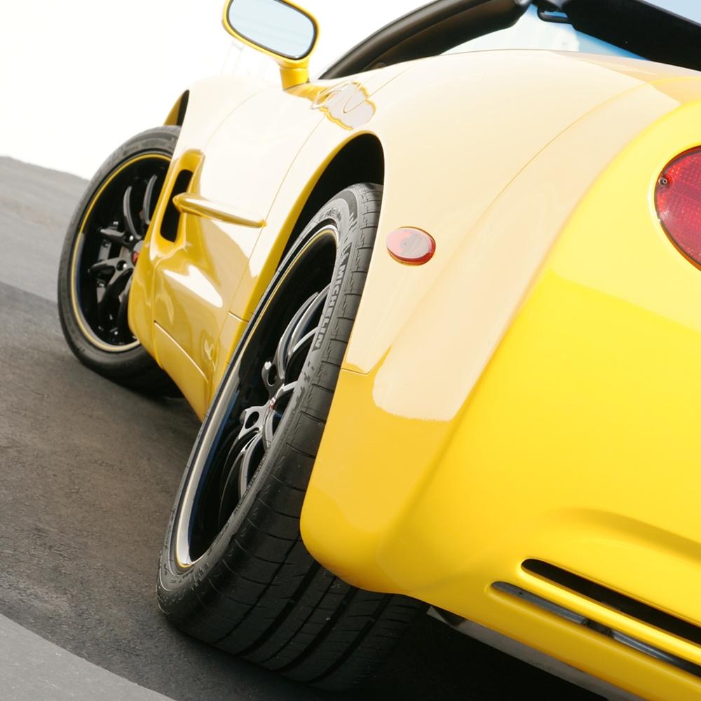 Corvette SR1 Performance Wheels - APEX Series (Set) : Gloss Black w/Yellow Stripe