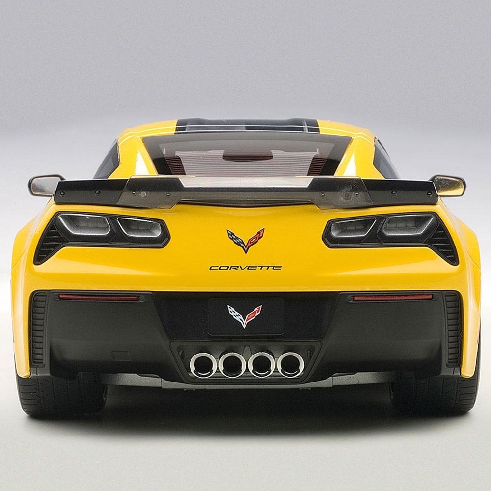 C7 Corvette Z06 C7R Edition Die Cast 1:18 - Corvette Racing Yellow
